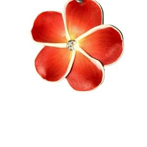 New with Tags Flower Necklace!